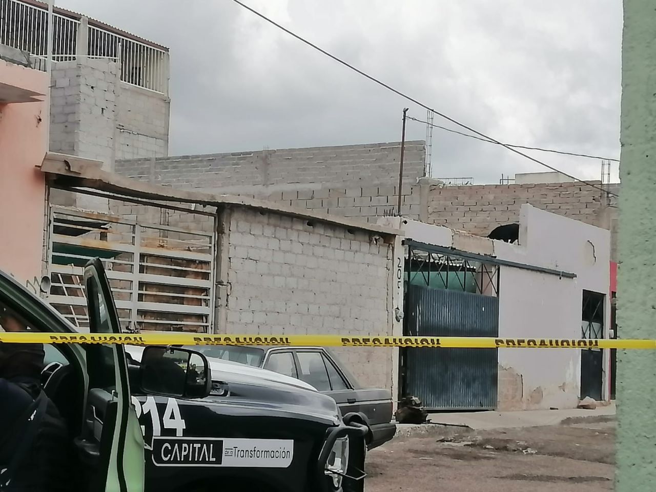 Pistoleros ejecutan a tres hombres en la Colonia Huerta vieja.