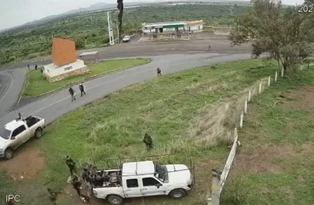 Civiles armados levantan a trabajadores que le daban mantenimiento a las cámaras de seguridad en Apulco Zacatecas.