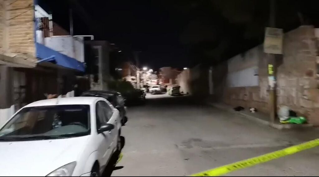 Ejecutan a un masculino en la calle de la cruz en Guadalupe.