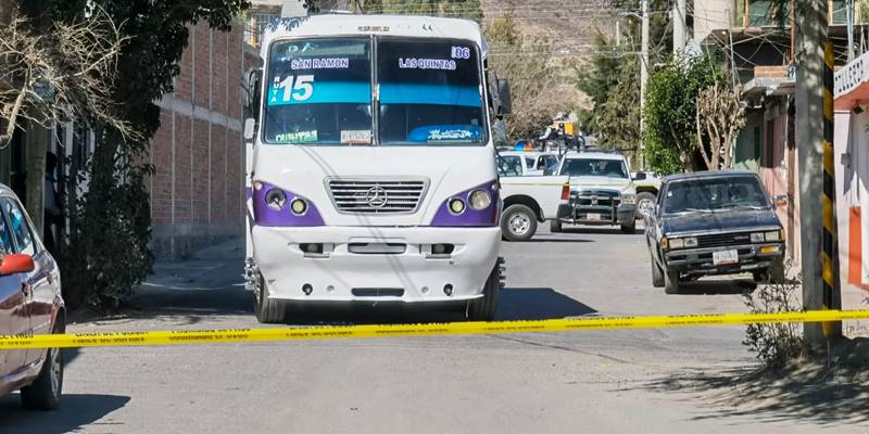 Conductor de camión de transporte público es asesinado a balazos en Guadalupe.