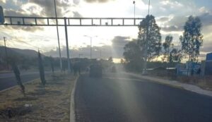 CIVILES ARMADOS Y ELEMENTOS DEL EJÉRCITO, SE AGARRAN A BALAZOS EN PINOS ZACATECAS.