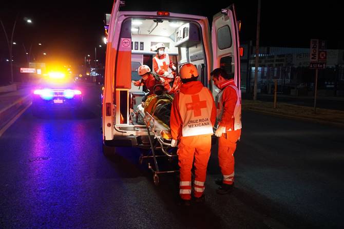 UN HOMBRE DIJO, VOY A CRUZAR EL BULEVAR AL CABO NO PASA NADA Y ZAZ, QUE LO ATROPELLAN, POR FORTUNA SOBREVIVIÓ