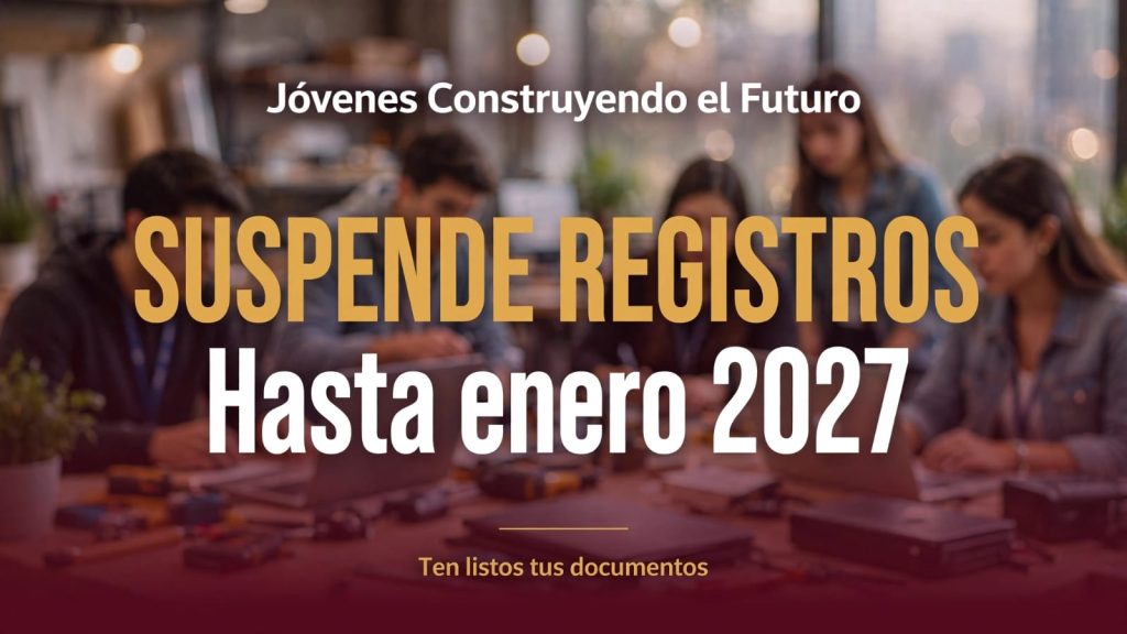 Jóvenes trabajando en equipo con el aviso "Jóvenes Construyendo el Futuro suspende registros hasta enero 2027, ten listos tus documentos"